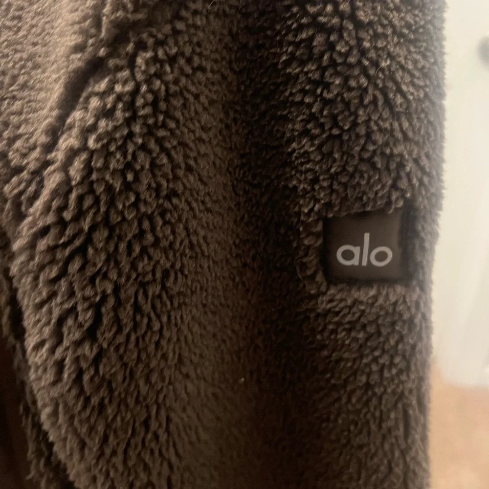 Sherpa Edge Bomber
Alo   Xsmall. NWOT. - Picture 3 of 14